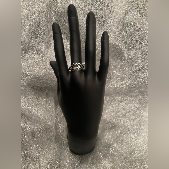 NEW: Elegant Vintage Stackable Style Finger Jewelry Decor - Picture 1 of 1